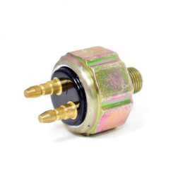 Senzor de oprire, fixat pe pompa de frână 64-65