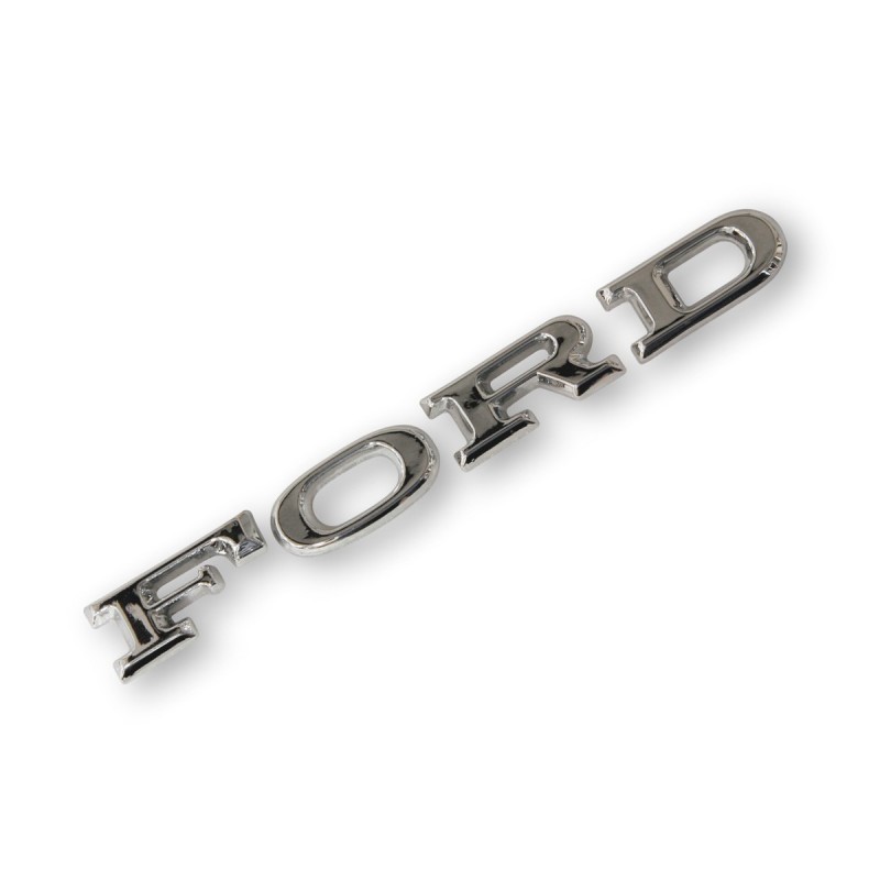 Emblema sul cofano: scritta FORD 67 Emblema sul cofano: scritta FORD 67