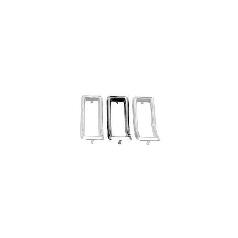 Cornice cromata per fanale posteriore 67 Cornice cromata per fanale posteriore 67